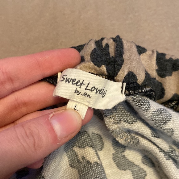 🍂Adorable Cheetah print lounge shorts! - Picture 10 of 10